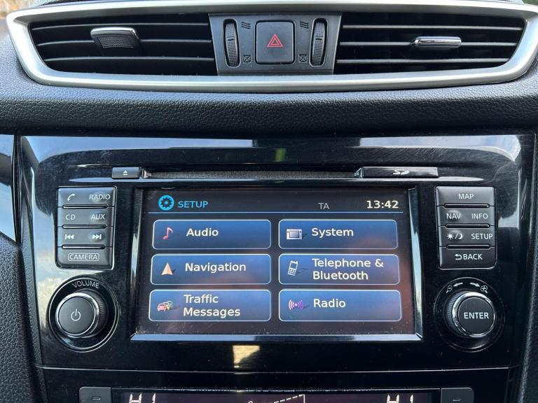 2015 Nissan Qashqai 1.6 DiG-T Tekna [Non-Panoramic] 5dr HATCHBACK PETROL Manual