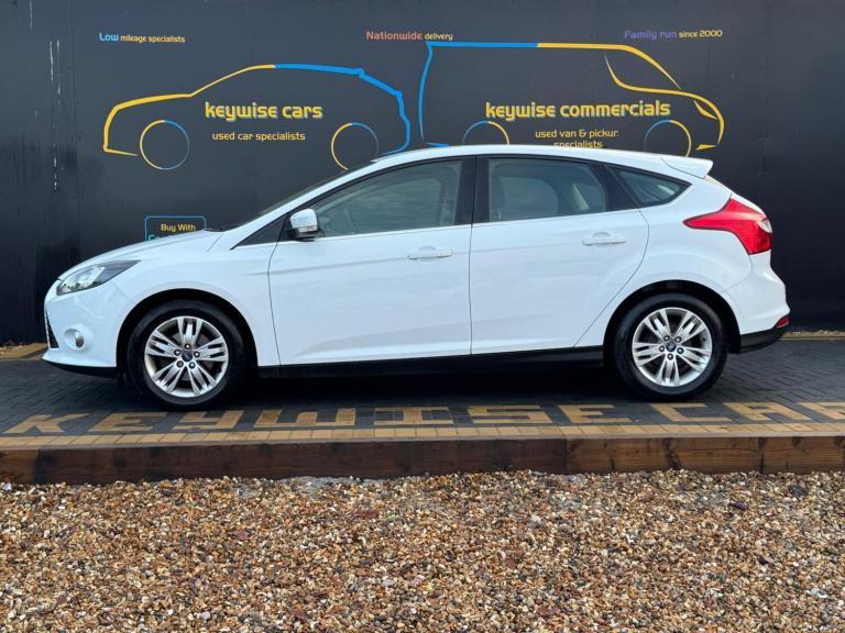 2013 Ford Focus 1.0 125 EcoBoost Titanium Navigator 5dr HATCHBACK PETROL Manual