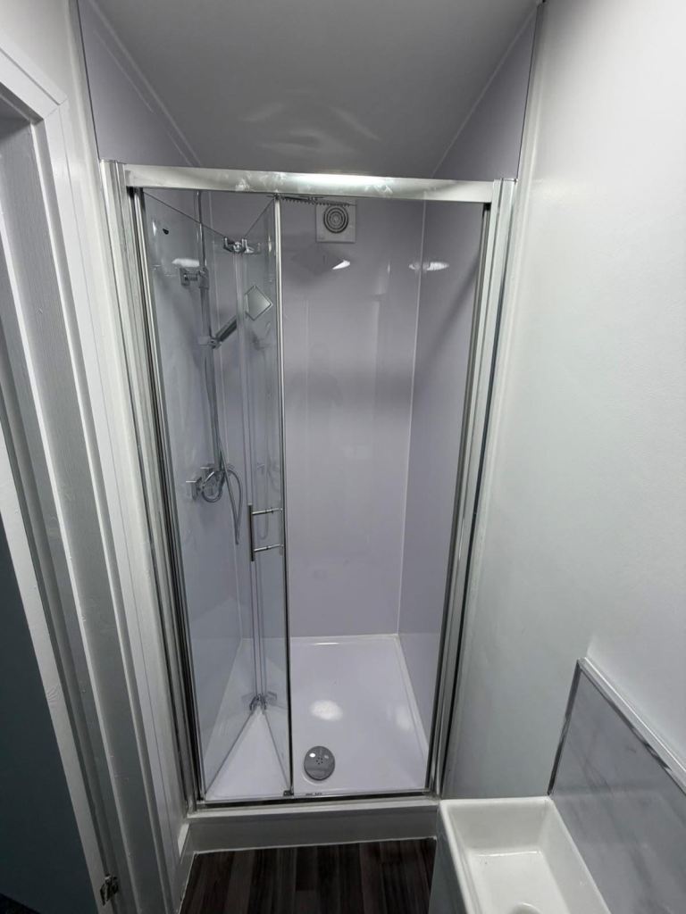 3 rooms available 