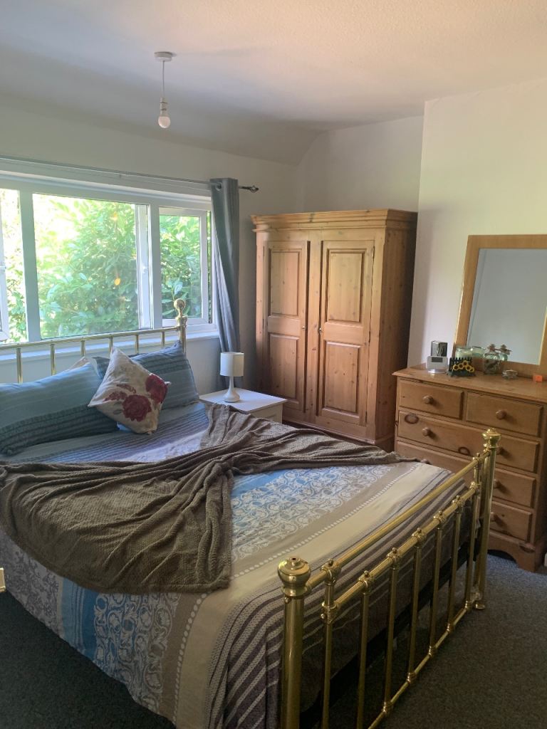 Lady girl worker or student for a sharing 3 bedrooms house 