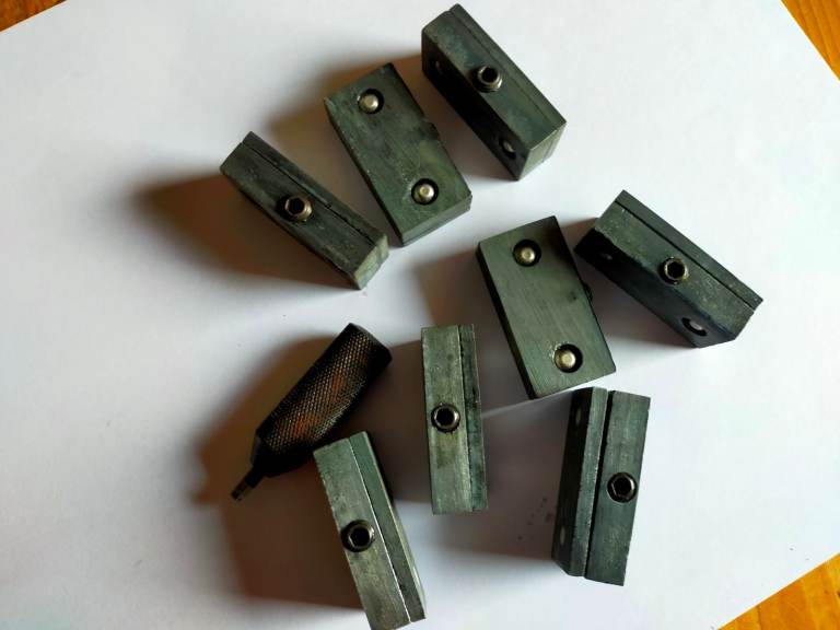 Adana ~ Letterpress # 8 NORROW MARGIN QUOINS WITH KEY # L@@K