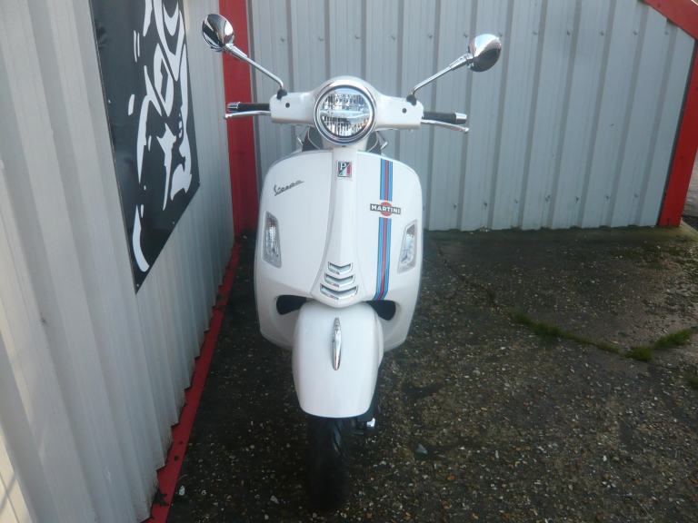 Piaggio Vespa GTS 125 SUPER ONLY 634 MILES 2021 LEARNER LEGAL SCOOTER 50 SH N X 