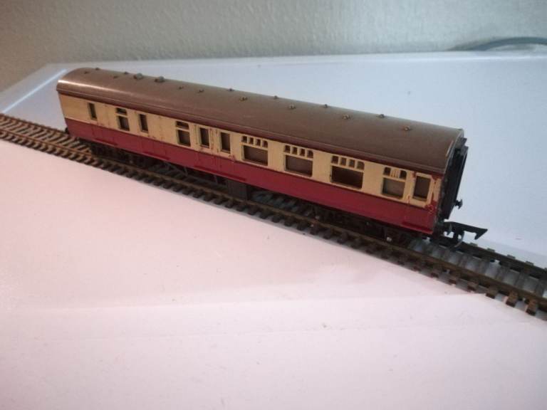 Tri Ang R28 railway carriage