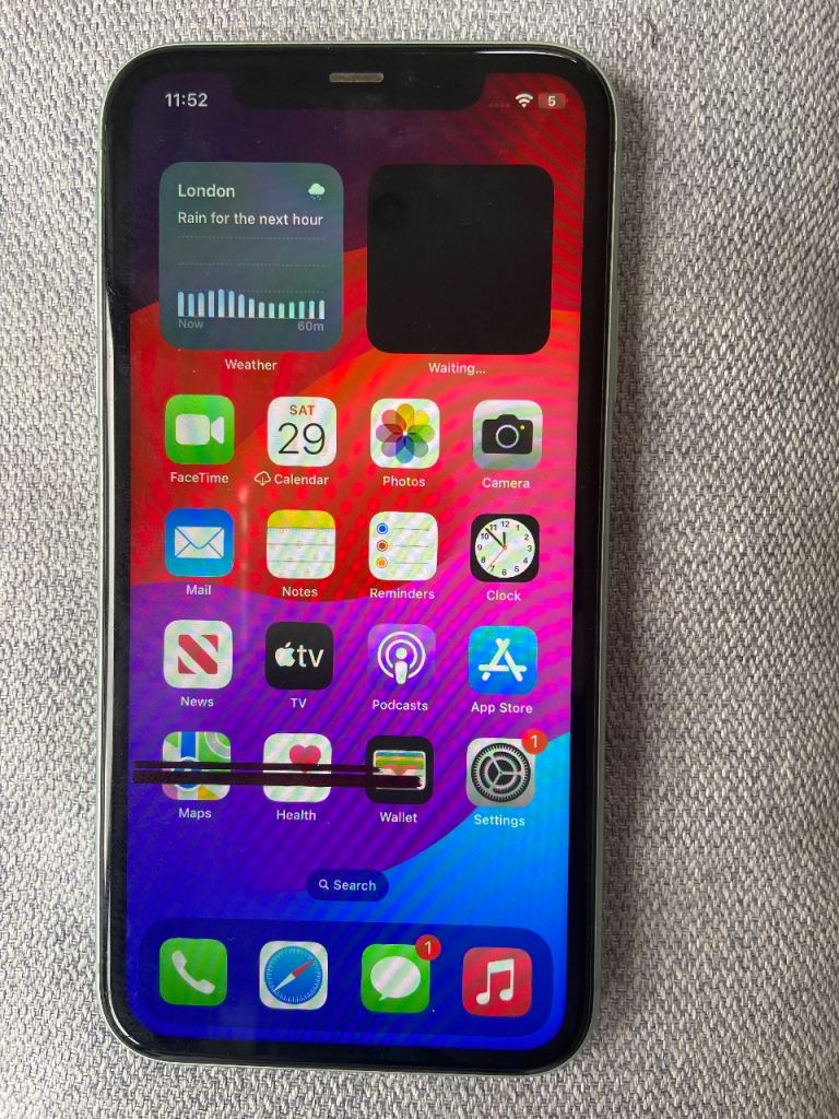 Apple iPhone 11 - Green, Good Condition slight line on screen see all pics 