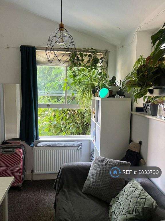 1 bedroom in Clifton Road, Kingston Upon Thames, KT2 (#2833700)