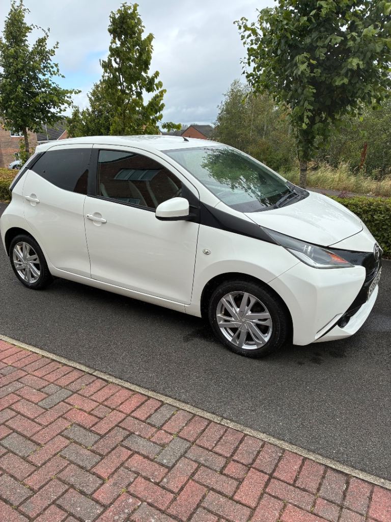 Toyota, AYGO, Hatchback, 2015, Manual, 998 (cc), 5 doors