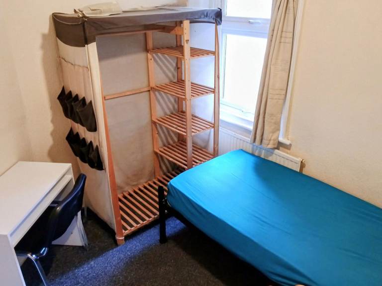  Single Room – £495 pcm including gas electric water and council tax 