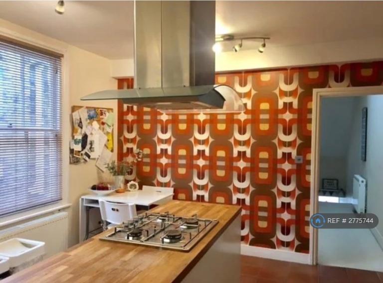 2 bedroom flat in Littlebury Road, London, SW4 (2 bed) (#2775744)