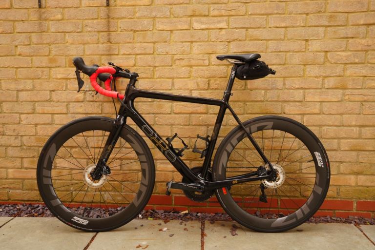 Orro Gold Large Carbon 11-speed road bike with Zipp 404 wheel set. Full Ultegra 