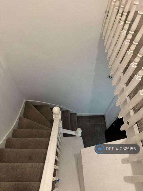 1 bedroom flat in Grove Park, London, SE12 (1 bed) (#2525155)