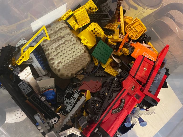 image for 35l boxes of Lego assorted pieces