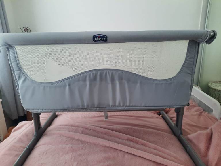Chicco Next2Me Bedside Crib 