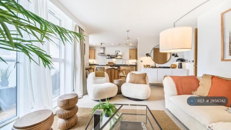 2 bedroom flat in Sir Walter Raleigh Court, London, SE10 (2 bed) (#2856742)