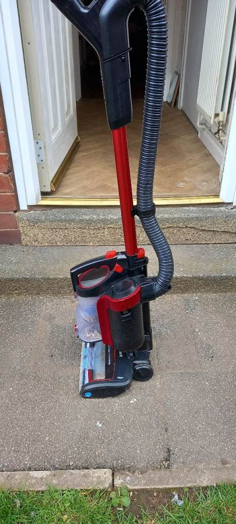USED SHARK CORDLESS VACUUM CLEANER 28V (ARGOS £399