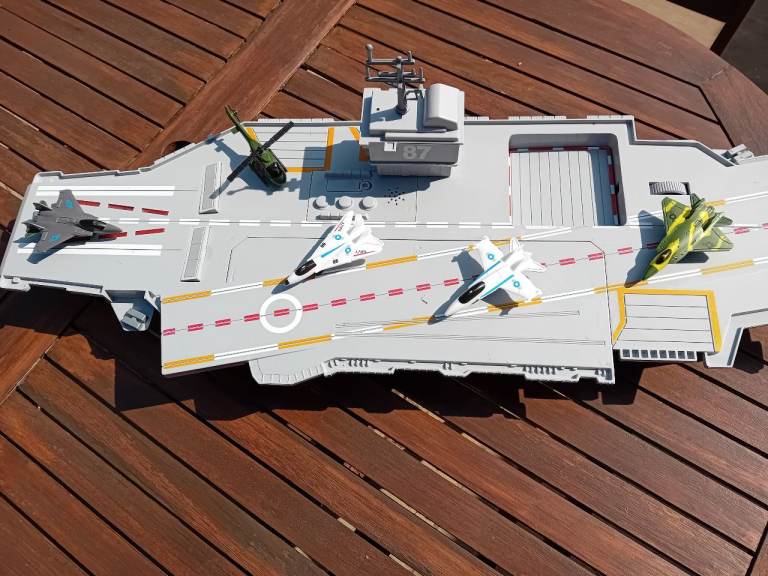 Toy aircraft carrier