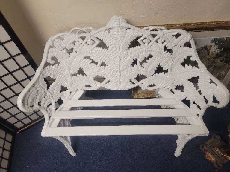 Stunning vintage 2 seater cast iron garden bench   