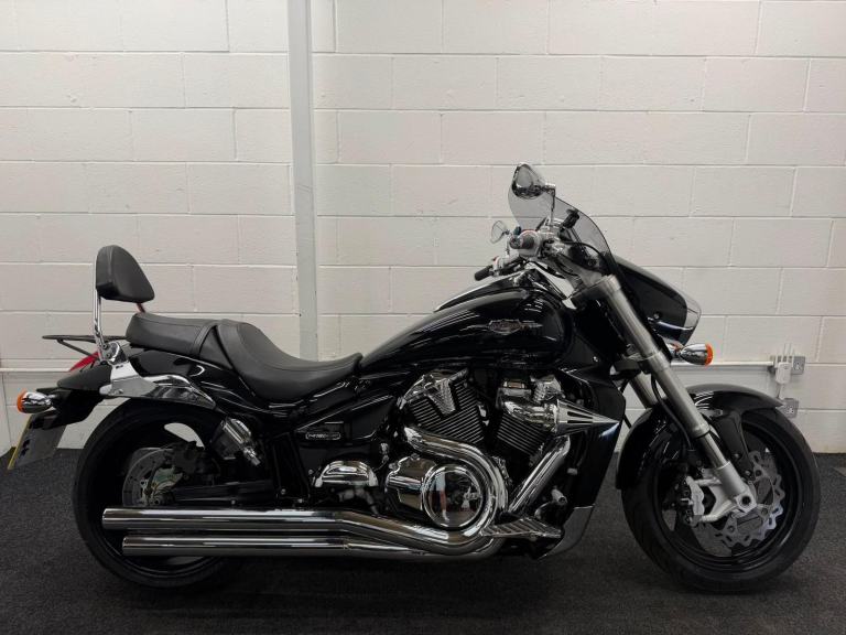 SUZUKI VZR1800 M1800R ** STRAIGHT PIPE EXHAUSTS - WARRANTY - 12 MONTHS MOT **