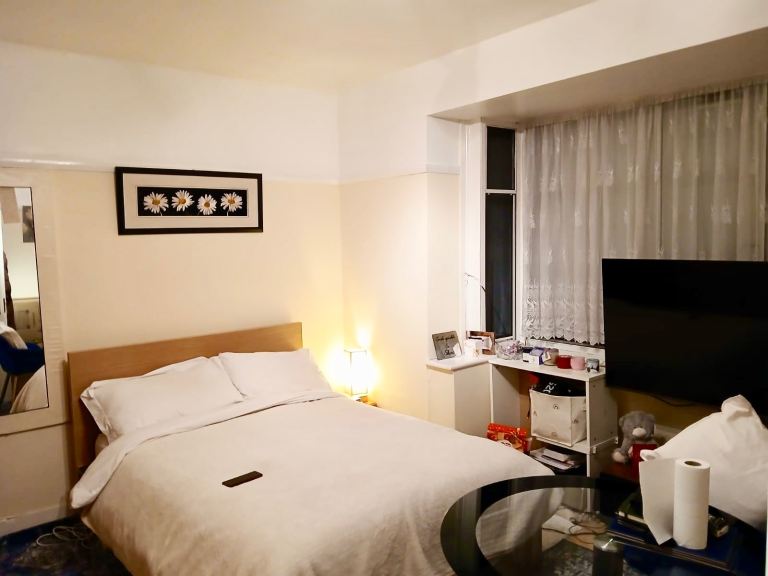 Rent Double Room Own WC - North Circular Road NW10 0HY