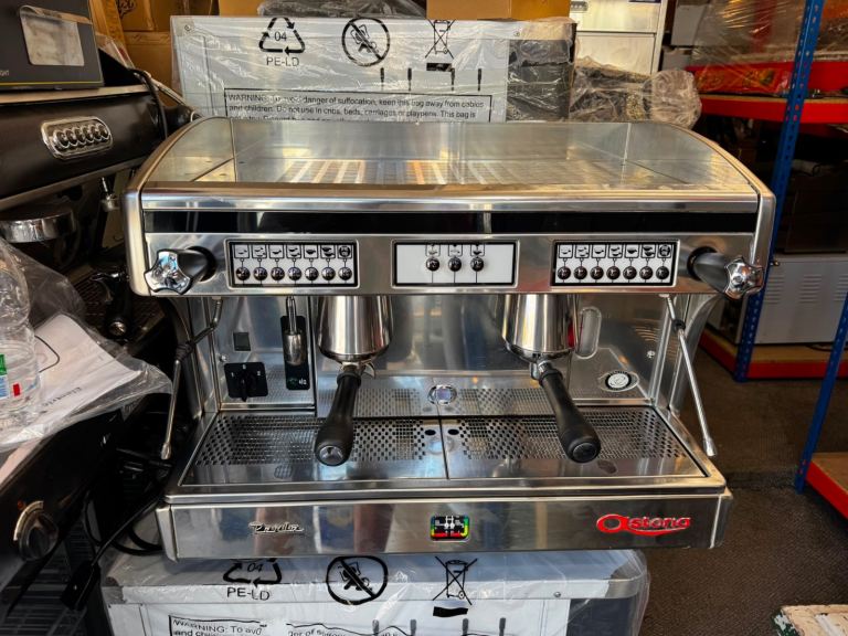 Commercial coffee machine top quality 2 group like new fully serviced 
