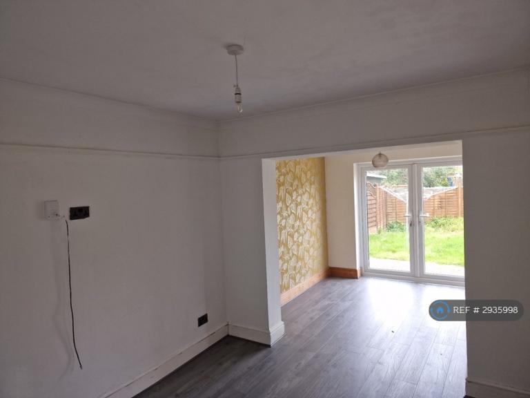 3 bedroom house in Windsor Crescent, Northampton, NN5 (3 bed) (#2935998)