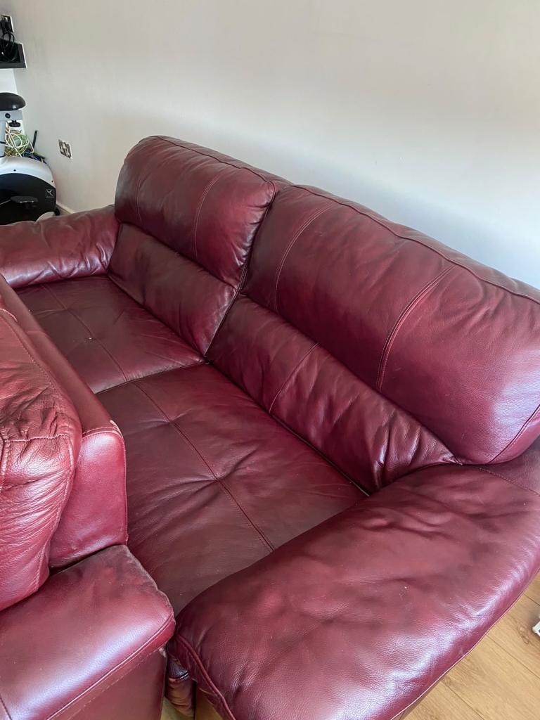 🛋️ Burgundy Leather Sofa