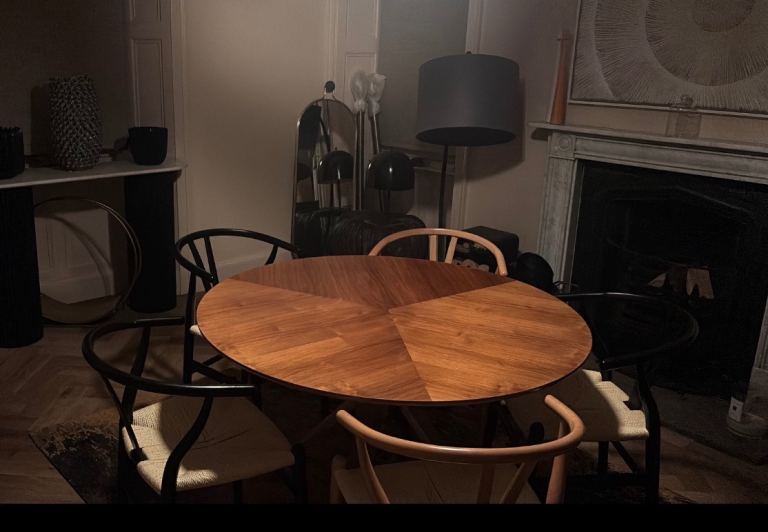 Round Dinning Table