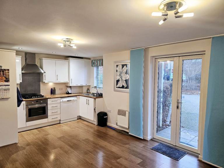 Couple Room with Toilet/Bathroom available for rent at (WD17) Watford High street