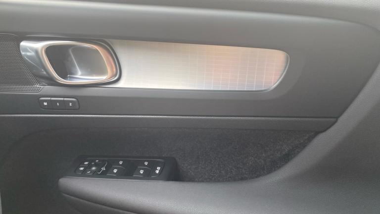 2025 Volvo XC40 2.0 B3P Plus Dark 5dr Auto Petrol Estate Estate Petrol Automatic