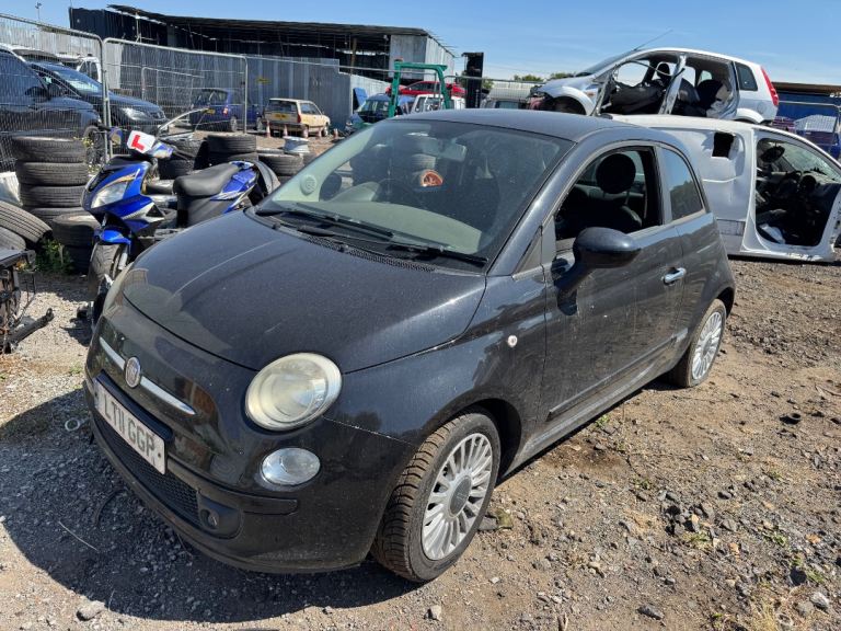 Fiat 500 1.3 diesel 2011 black BREAKING FOR PARTS 