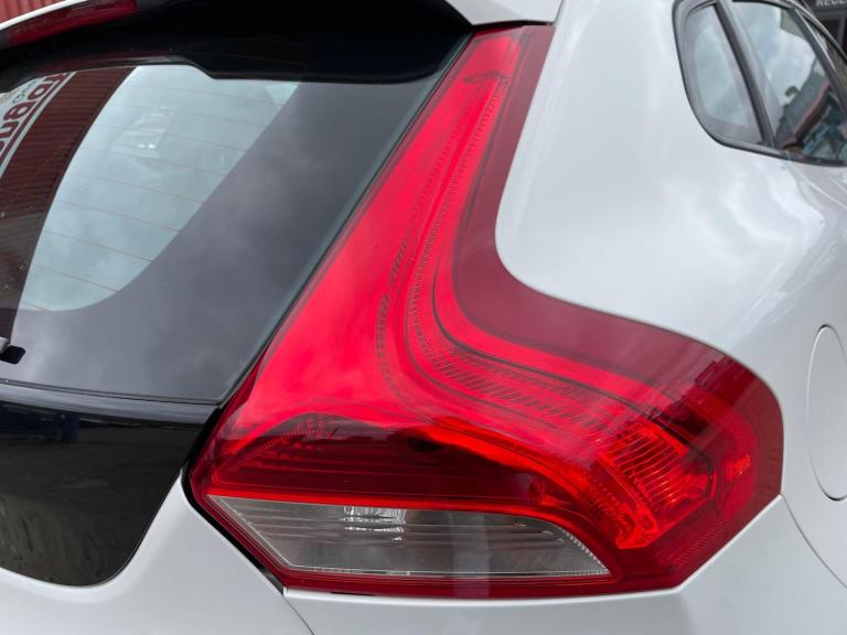 2014 Volvo V40 Cross Country 1.6 D2 Lux Powershift Euro 5 (s/s) 5dr Diesel