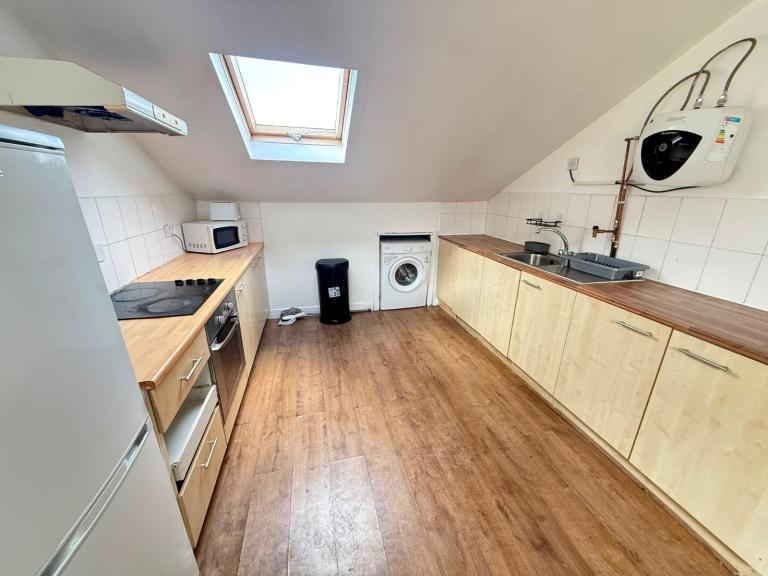 Two bedroom flat to rent West Bromwich furnished