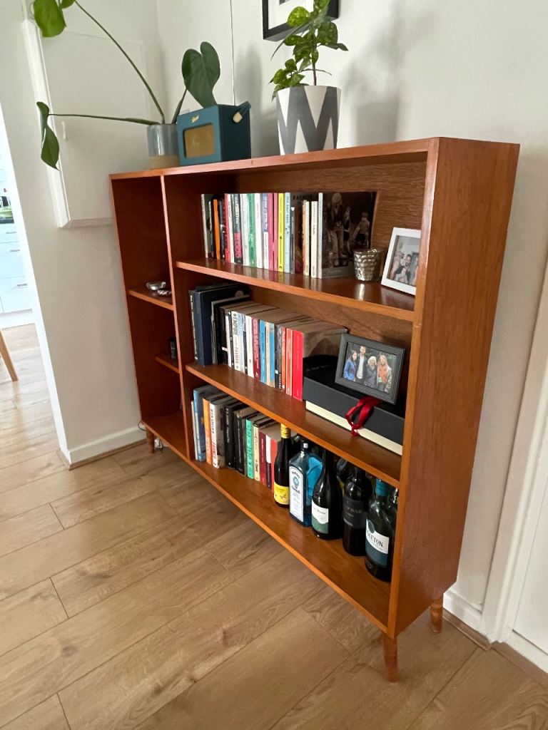 Mid-Century Shelving Unit – Stylish & Practical