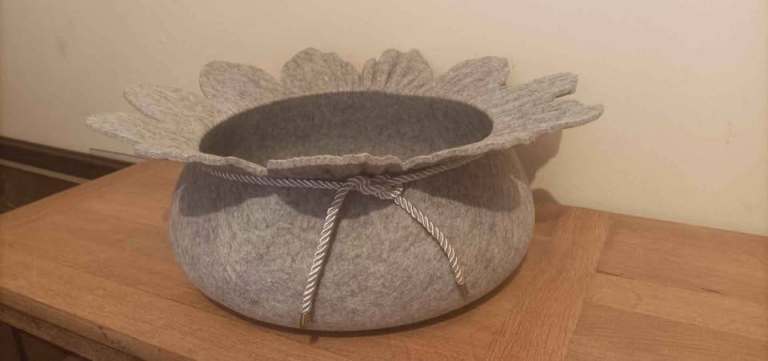 Brand New Pet Bed With Separate Inner Cushion
