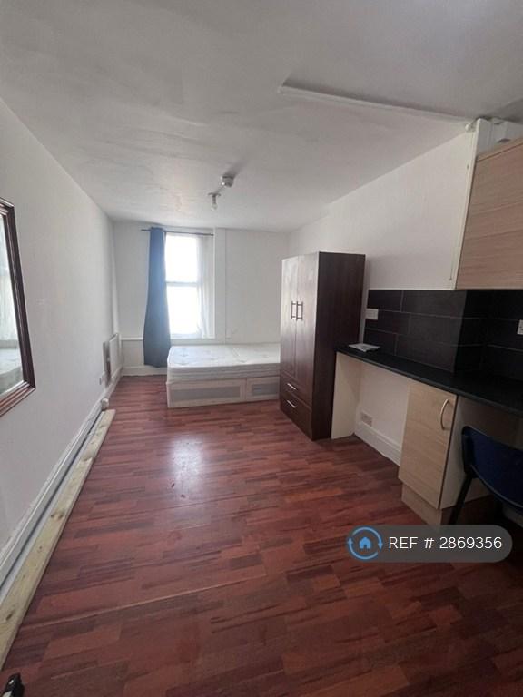 Studio flat in Camberwell Church St, London, SE5 (#2869356)