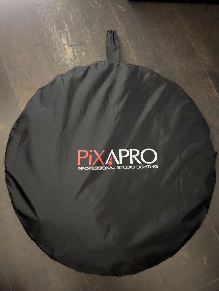 PIXAPRO® Reversible Crease-Resistant Collapsible Background (plain white/black) 1.5x2.0m