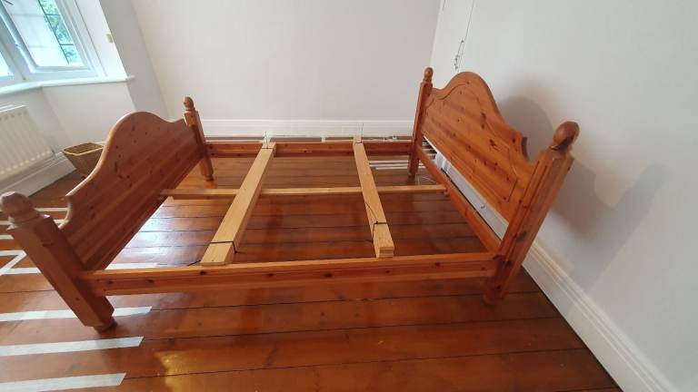 Solid Pine King Size Bed Frame – Airsprung – Complete with Wooden Slats – Excellent Condition