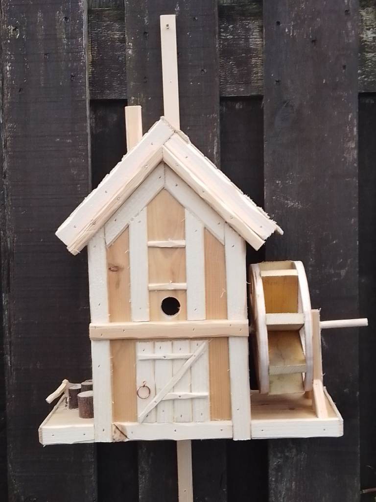Garden bird nest box 