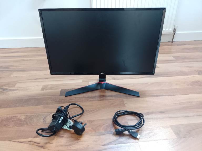 24 inches LG Computer Monitor with Power and HDMI Cables – Excellent Condition