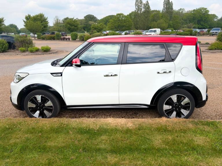 Kia Soul 2017 – White with Red Roof, Good Condition