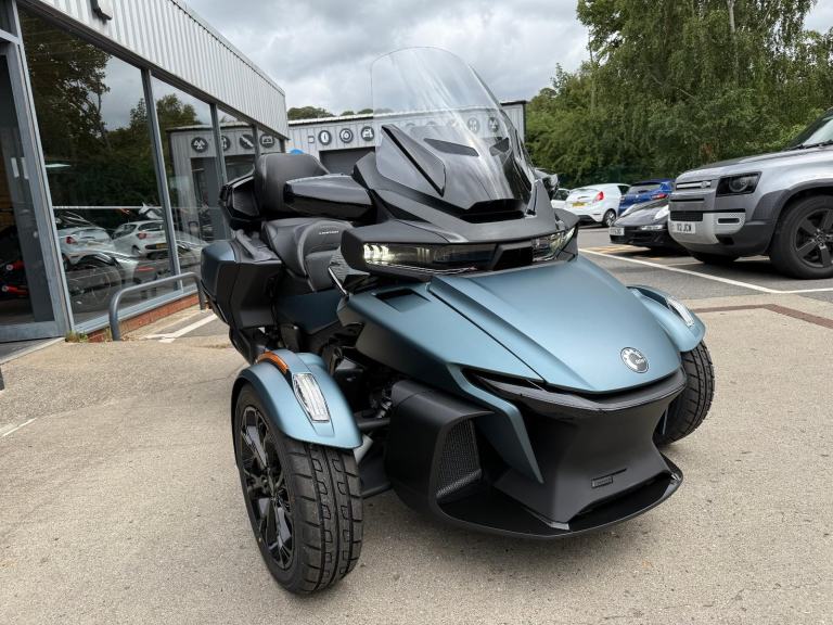 2025 75 plate Can-Am Spyder RT Limited 6 speed semi automatic trike in blue
