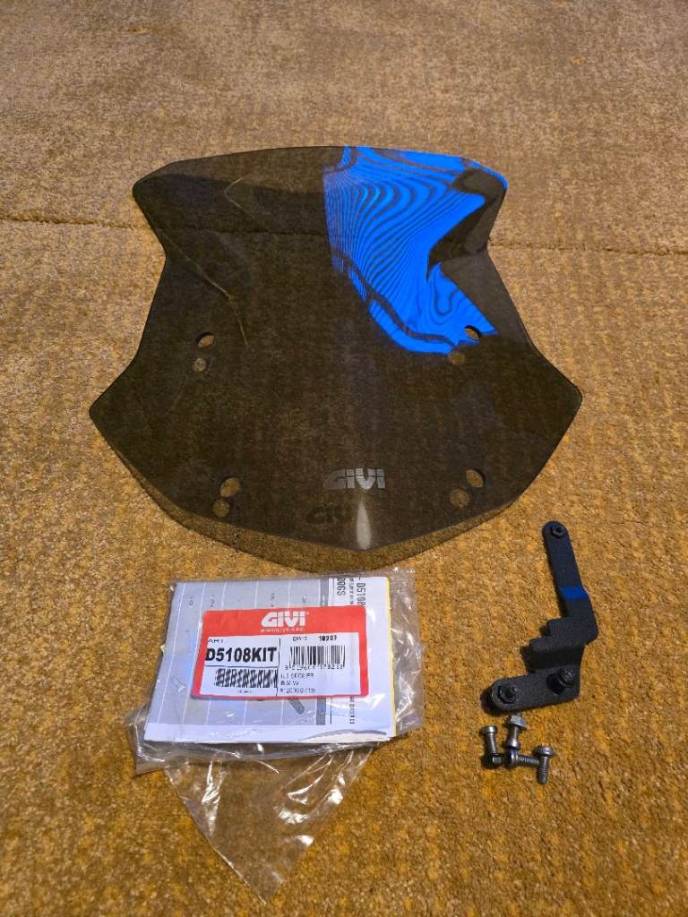 GIVI Tinted Screen R1250GS Adventure with stabiliser arm