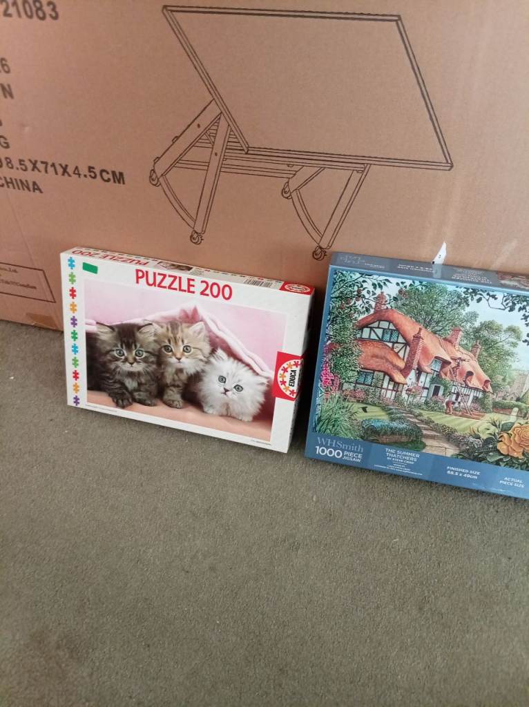 Craft/jigsaw adjustable table with wheels, original box