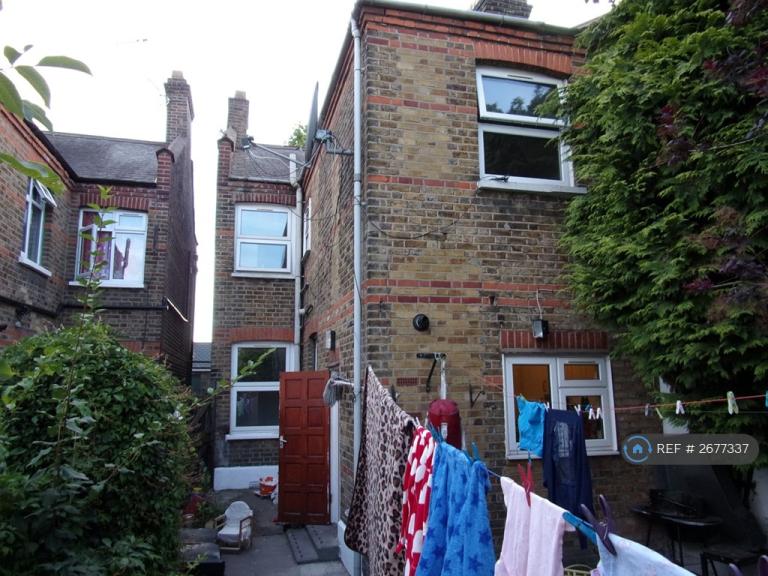 1 bedroom in Edward Road, London, E17 (#2677337)