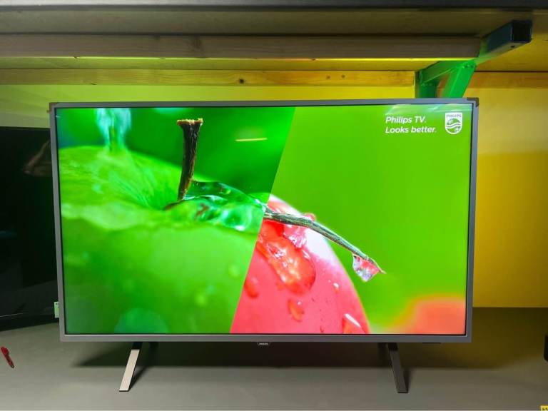 43" Philips 6700 series ambilight 4K UHD LED Smart TV 43PUS6703/12