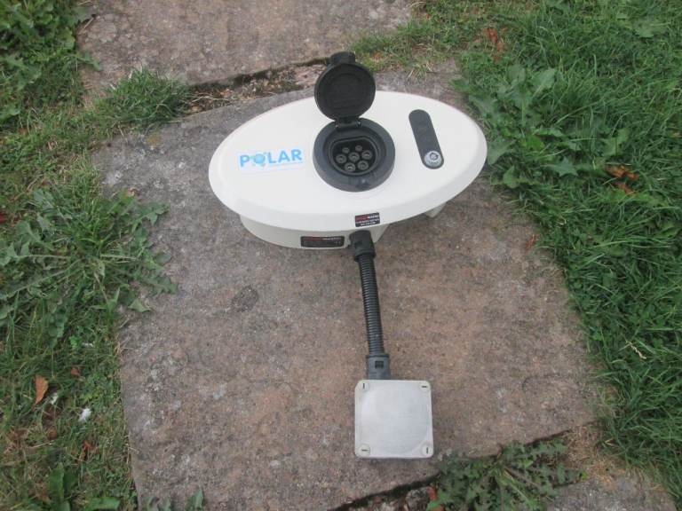 The Chargemaster Homecharge by Polar is a 7 kW Type 2 socket domestic charger in white.