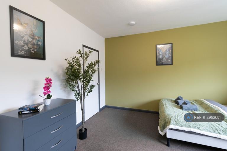 1 bedroom in Bath Road, Southsea, PO4 (#2962681)