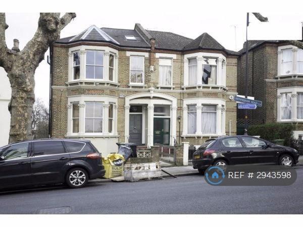 1 bedroom flat in New Cross Gate, London, SE14 (1 bed) (#2943598)