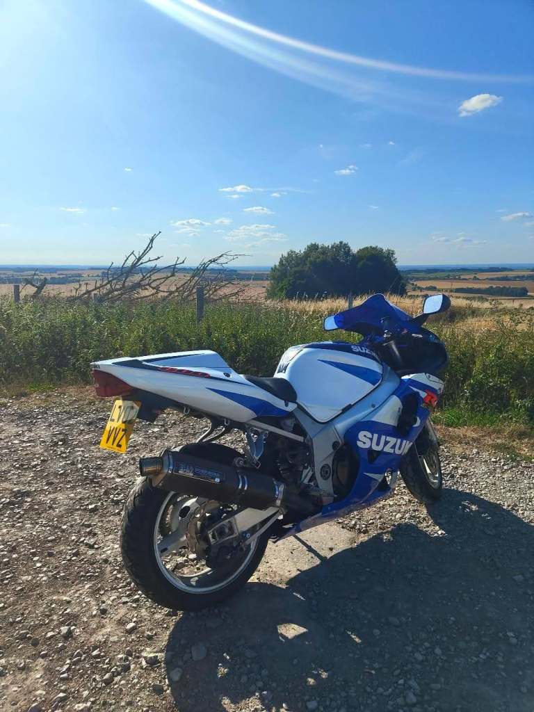 Suzuki GSXR-600 K2 URGENT SALE + Gear 