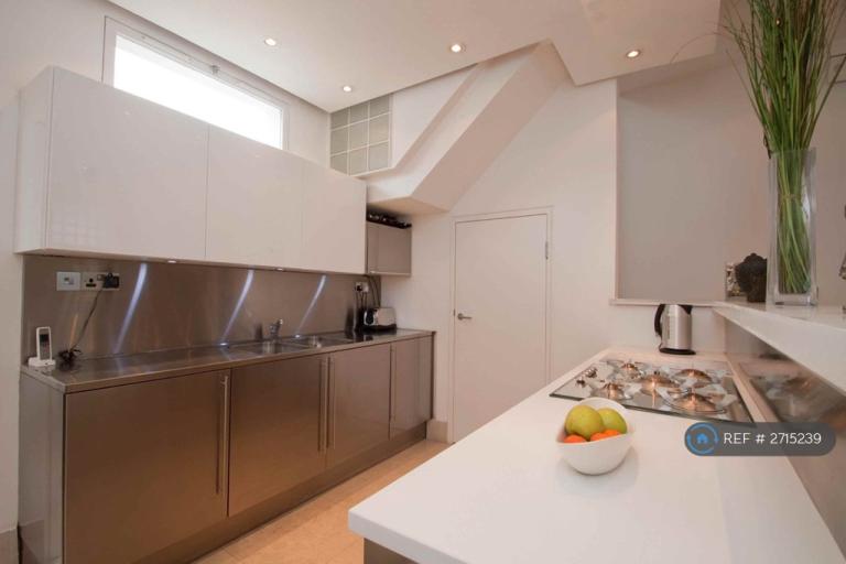 3 bedroom house in Mortimer Road, London, N1 (3 bed) (#2715239)