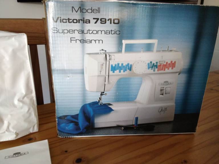 SMALL ELECTRIC SEWING MACHINE WITH LIGHT 